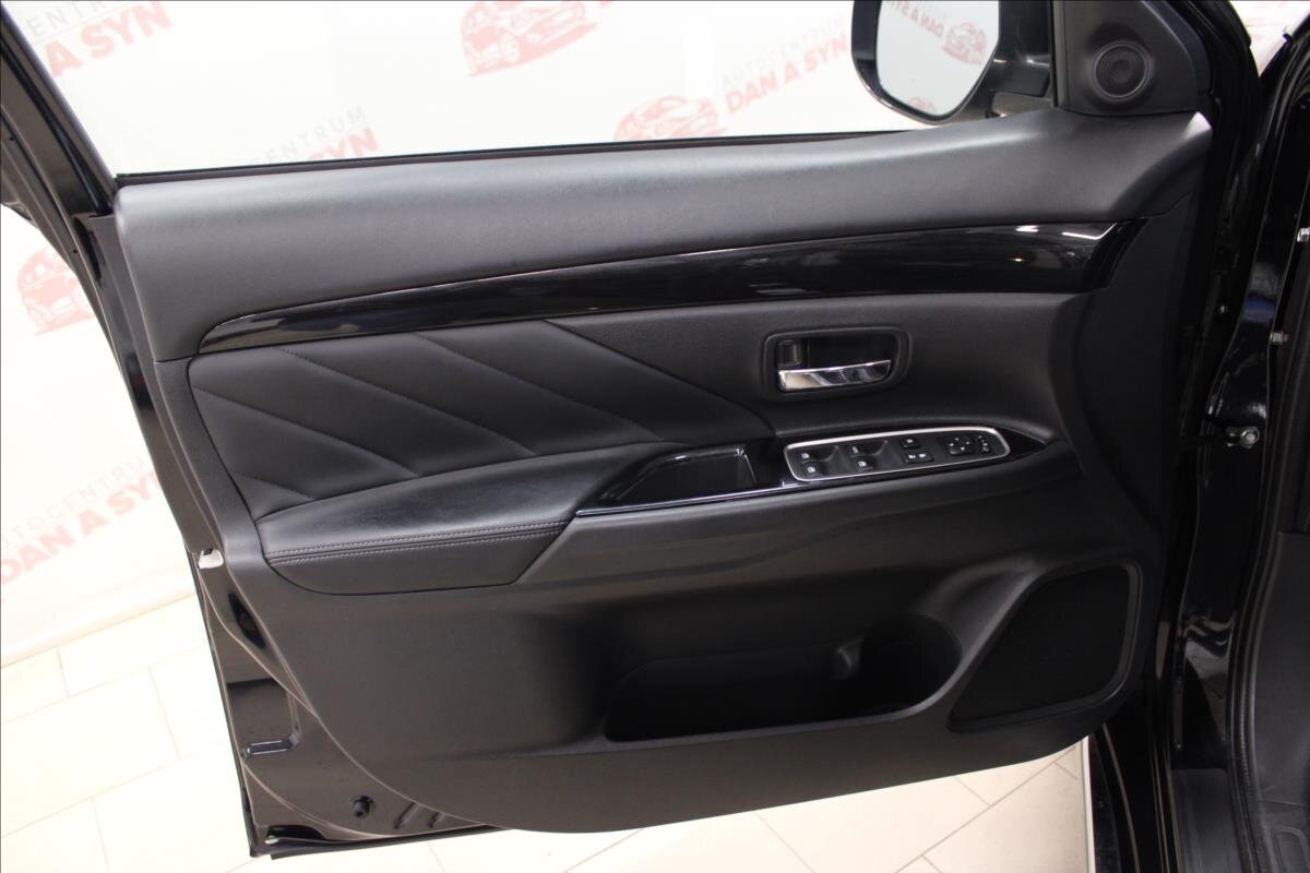 Mitsubishi Outlander SUV / Terénní 2,0 l 89 kw