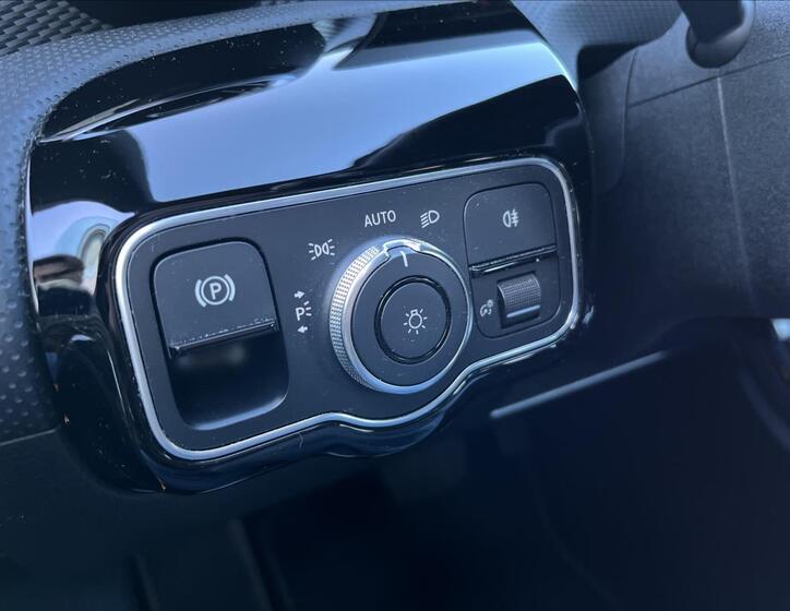 Mercedes-Benz CLA 11