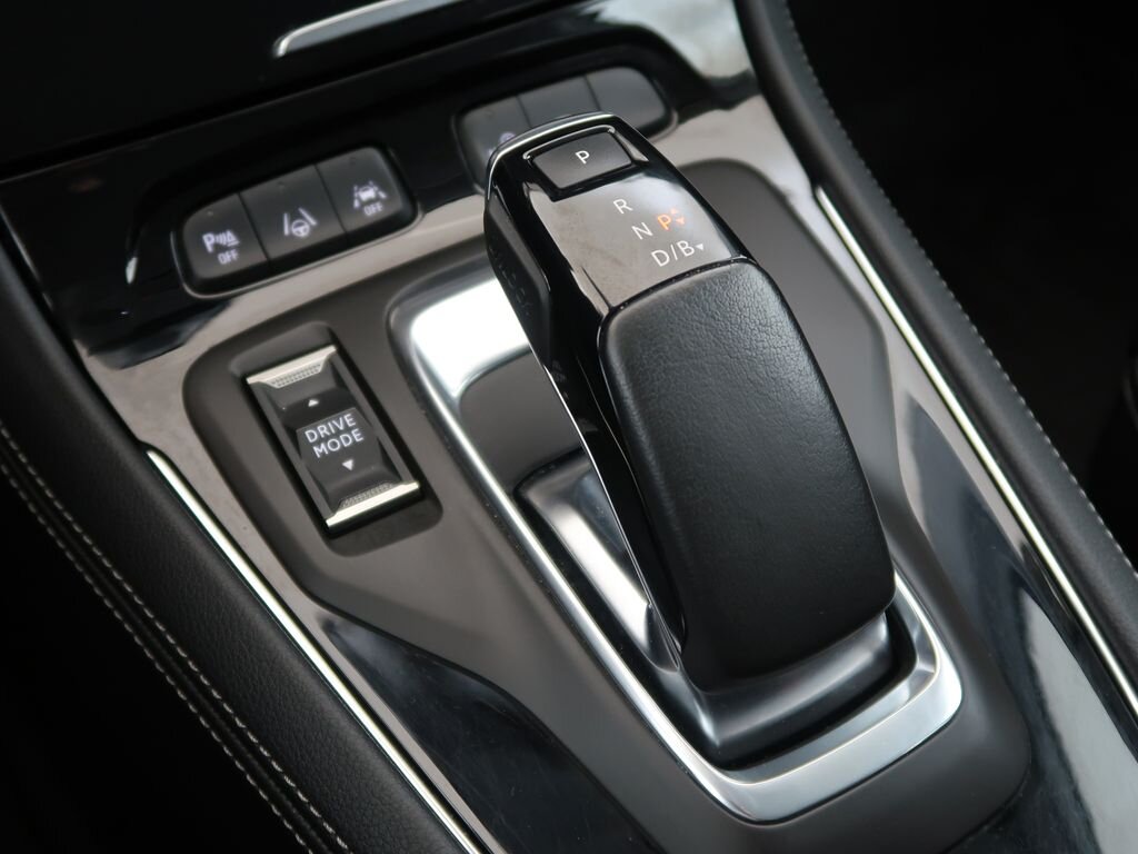 Opel Grandland SUV / Terénní 1,6 l 147 kw
