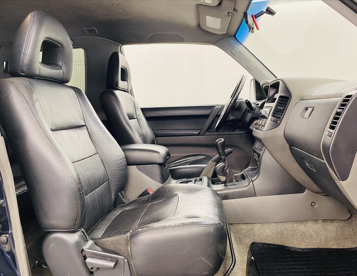 Mitsubishi Pajero SUV / Terénní 2,5 l 85 kw
