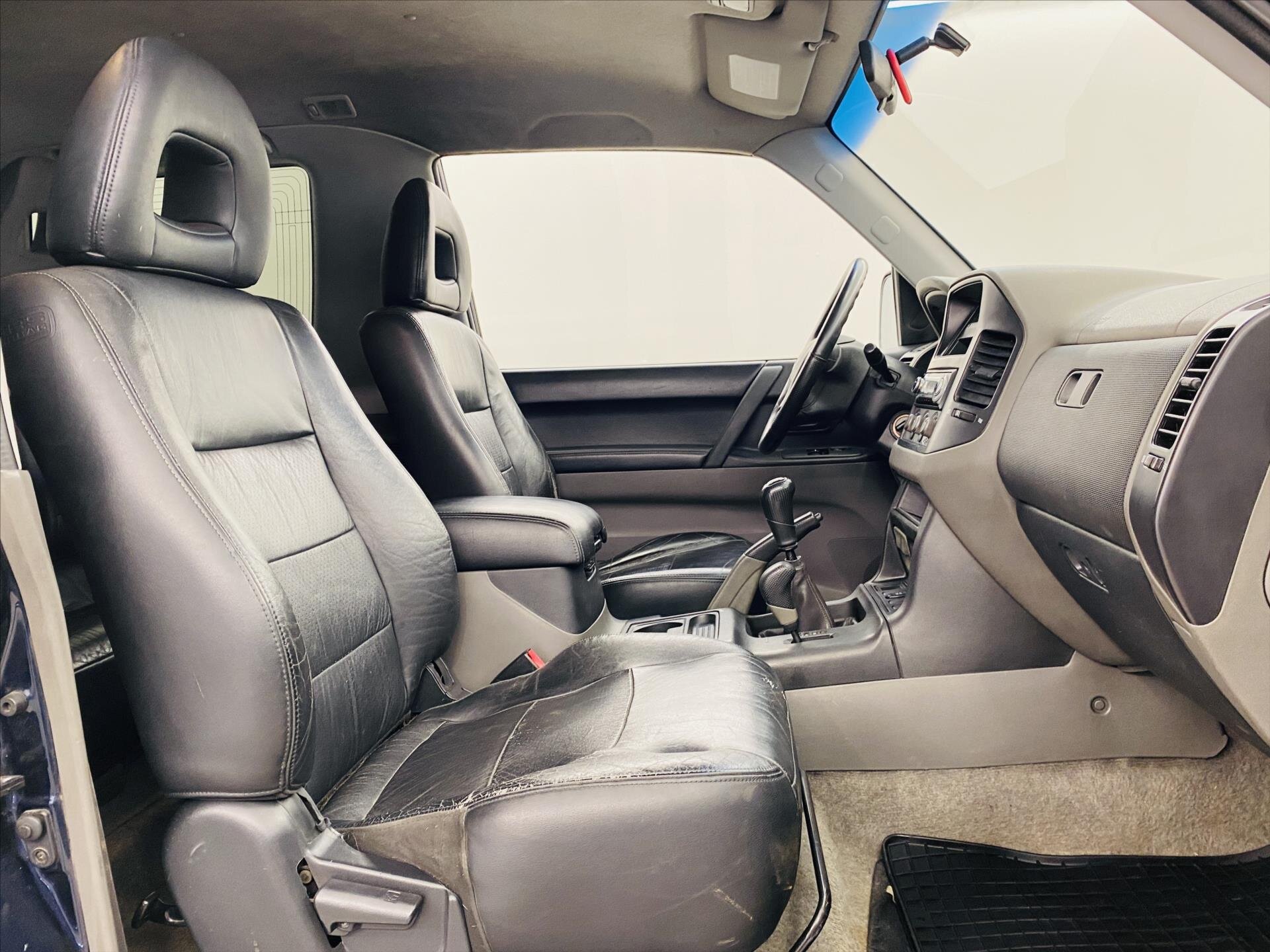 Mitsubishi Pajero SUV / Terénní 2,5 l 85 kw