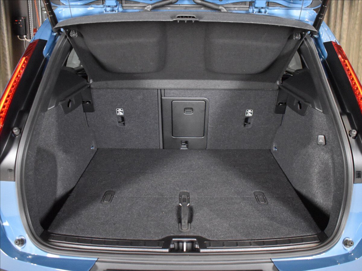 Volvo XC40 SUV / Terénní 2,0 l 120 kw