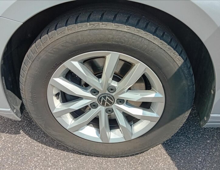 Volkswagen Passat Sedan 1,5 l 110 kw