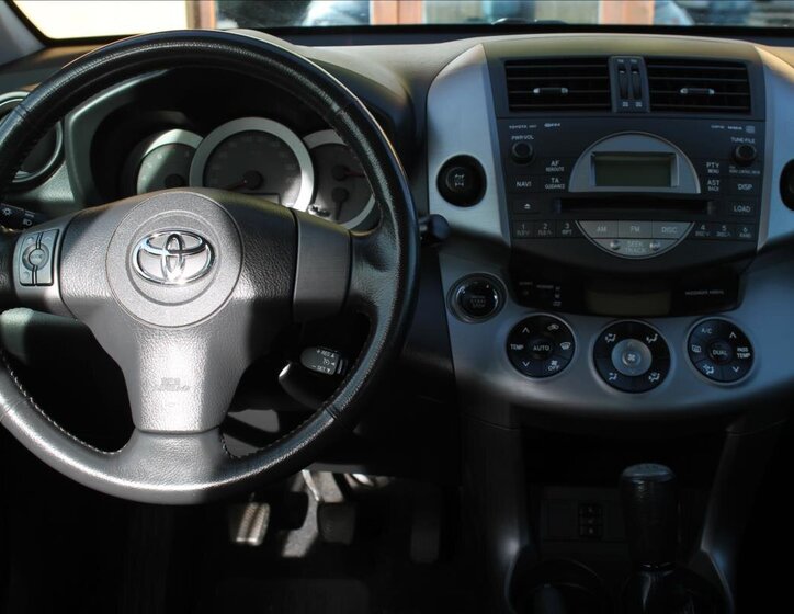 Toyota RAV4 8