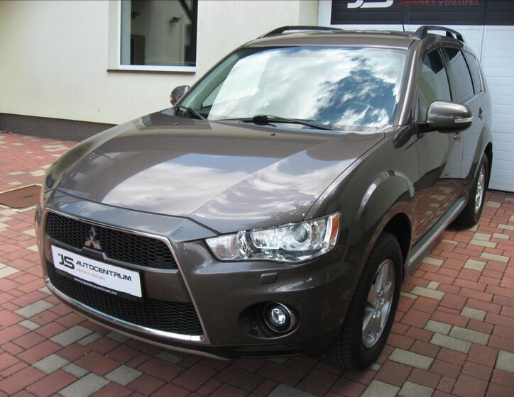 Mitsubishi Outlander 2