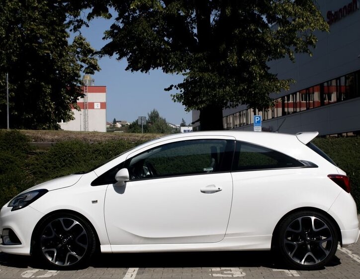 Opel Corsa Hatchback 1,6 l 152 kw