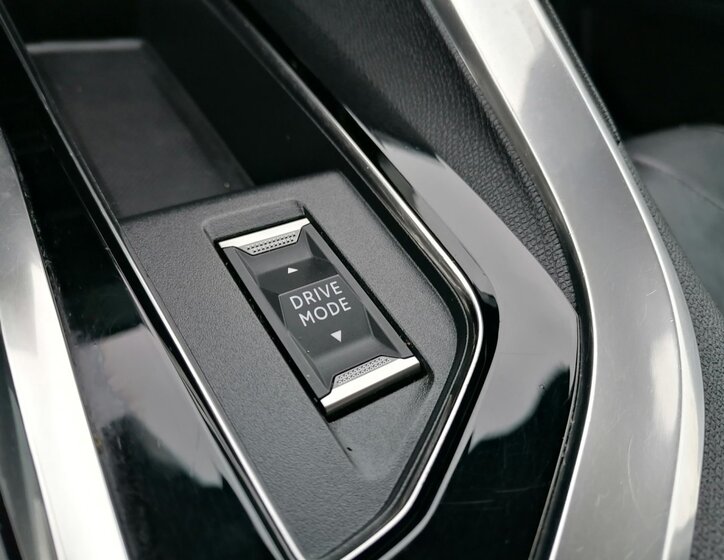 Peugeot 5008 SUV 1,5 l 96 kw