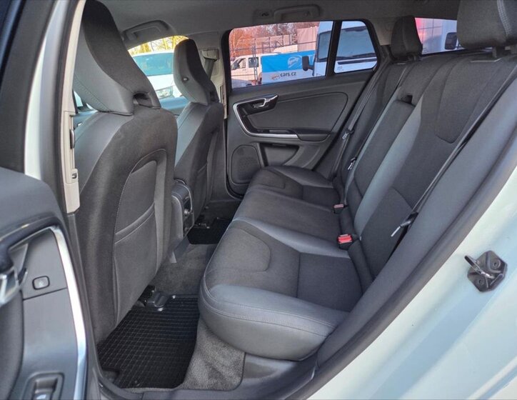 Volvo V60 Kombi 2,0 l 120 kw