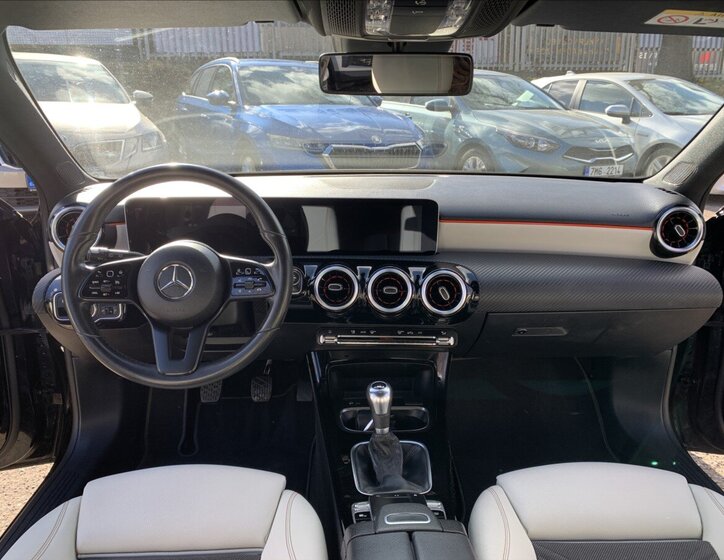 Mercedes-Benz Třídy A Hatchback 1,3 l 120 kw