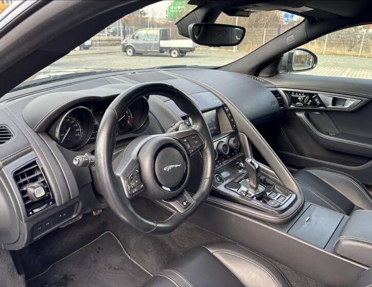 Jaguar F-Type Kupé 5,0 l 405 kw