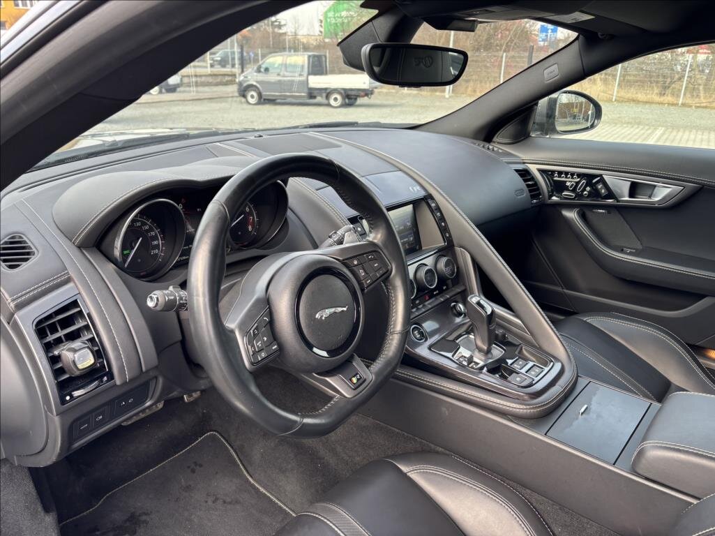 Jaguar F-Type Kupé 5,0 l 405 kw