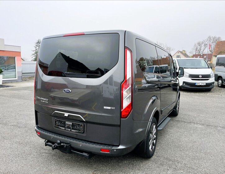 Ford Tourneo Custom 6