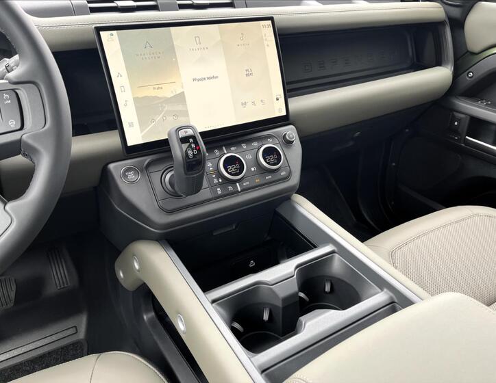 Land Rover Defender 16