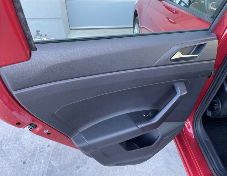 Volkswagen Polo Hatchback 999,0 70 kw