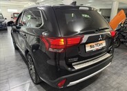 Mitsubishi Outlander 4