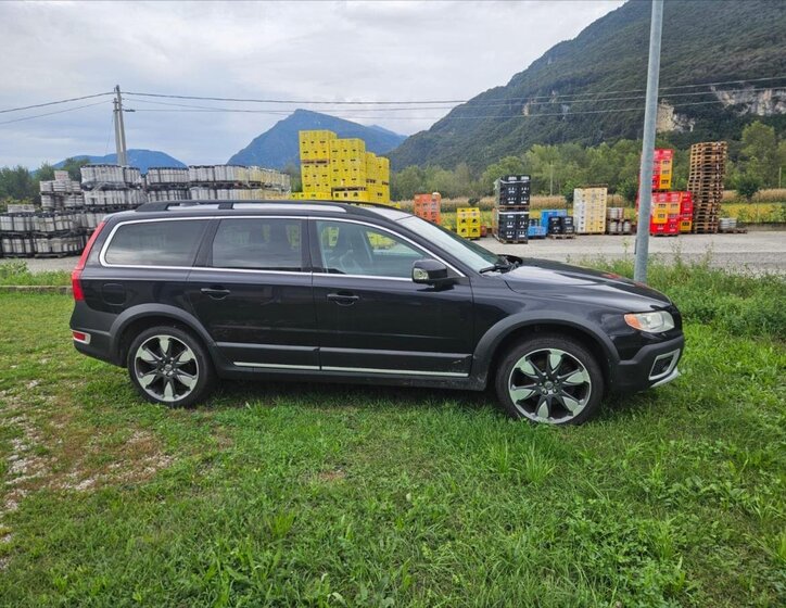 Volvo XC70 Kombi 2,4 l 151 kw