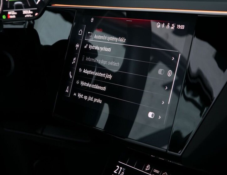 Audi e-tron SUV / Terénní 0,0 300 kw