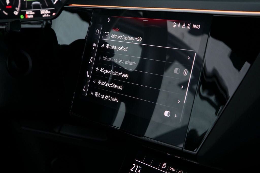 Audi e-tron SUV / Terénní 0,0 300 kw