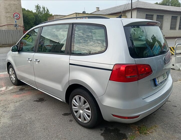 Volkswagen Sharan Kombi 2,0 l 103 kw