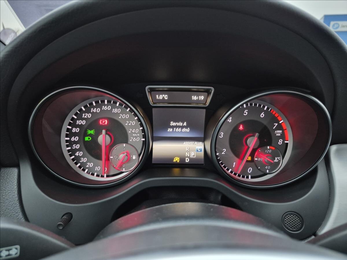 Mercedes-Benz GLA SUV 1,6 l 115 kw