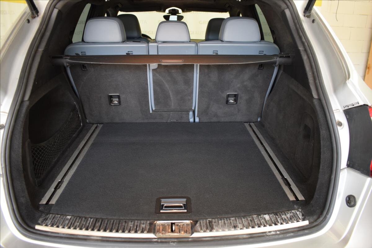 Porsche Cayenne SUV / Terénní 4,8 l 405 kw