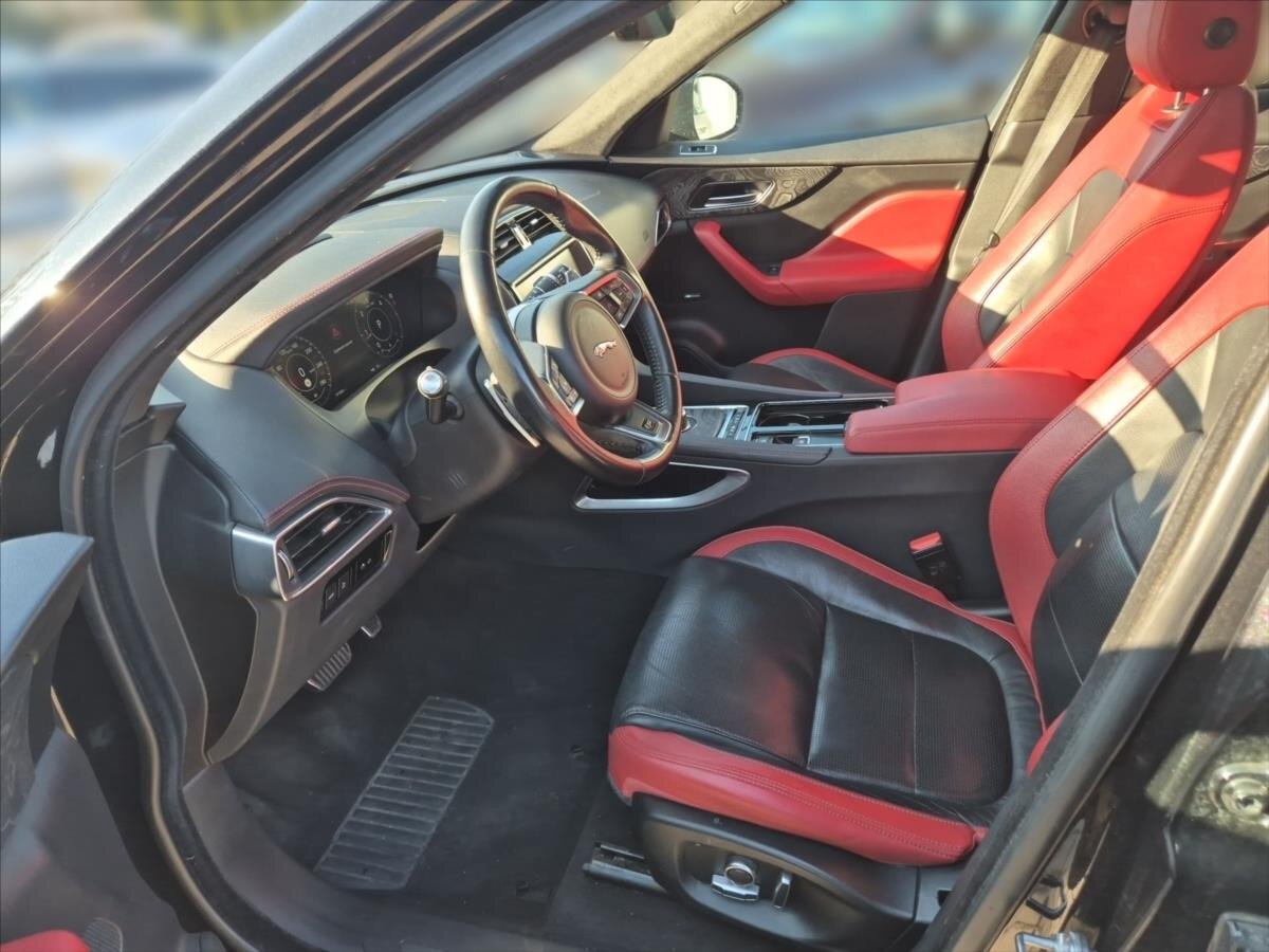 Jaguar F-Pace SUV 3,0 l 221 kw
