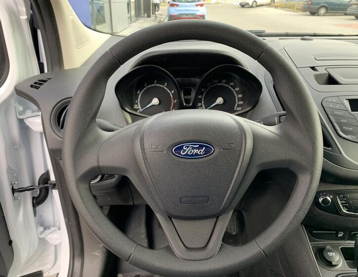 Ford Transit Courier 11