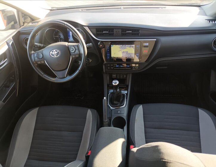 Toyota Auris Kombi 1,6 l 97 kw