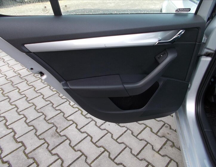 Škoda Octavia Sedan / Limuzína 1,6 l 77 kw