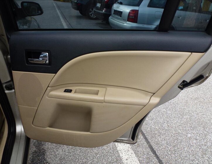 Ford Mondeo Sedan / Limuzína 2,5 l 125 kw