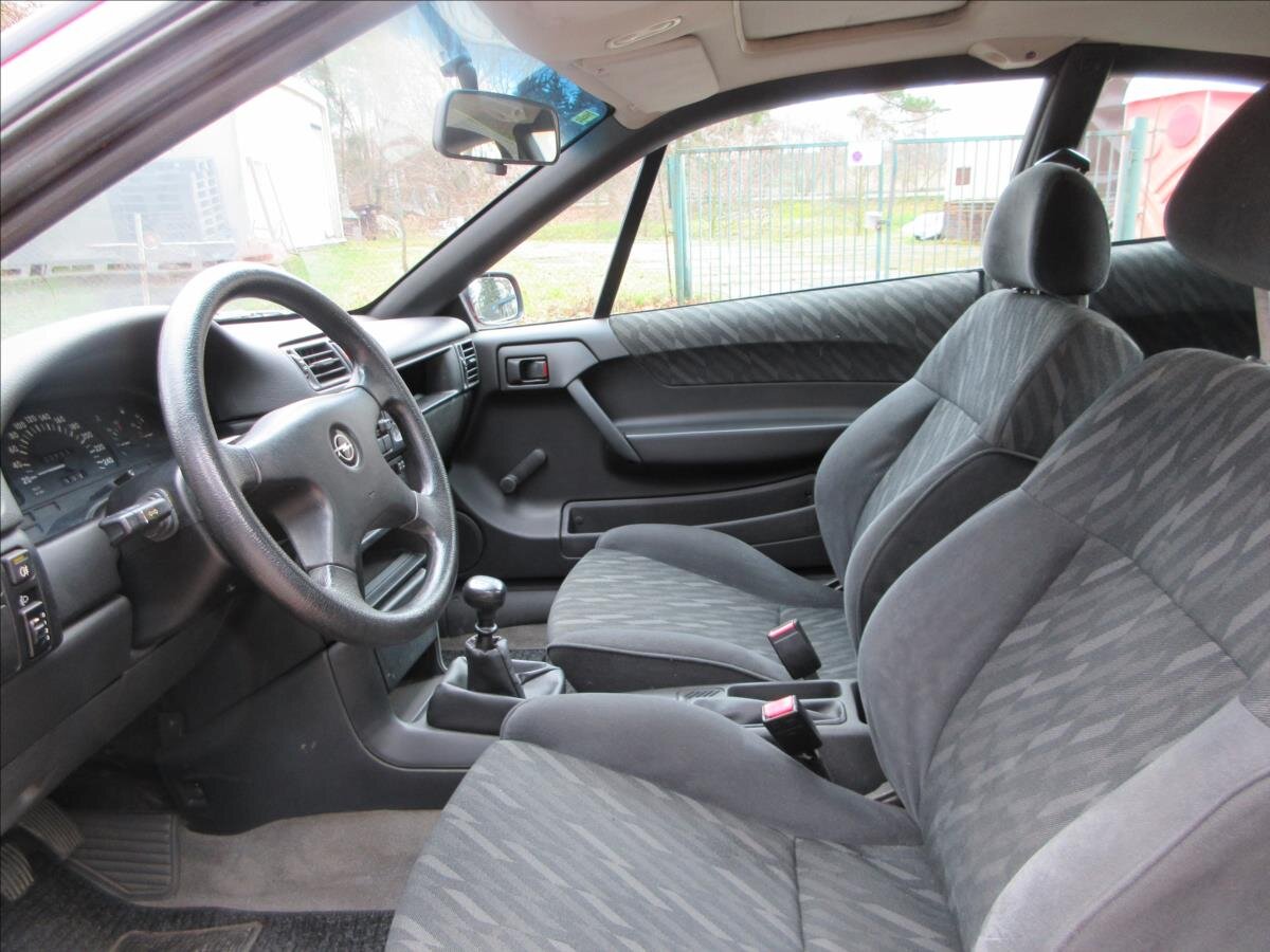 Opel Calibra Kupé 2,0 l 85 kw