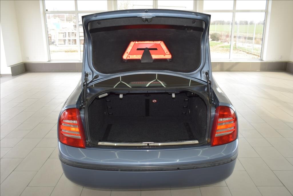 Škoda Superb Sedan / Limuzína 2,8 l 142 kw