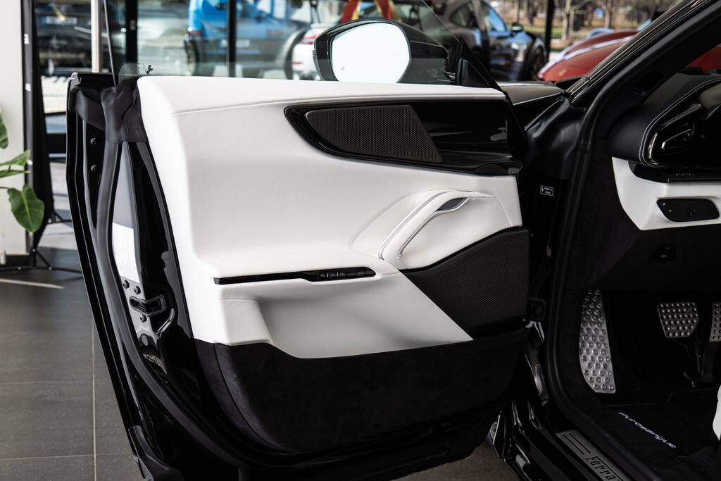 Ferrari Ostatní SUV 6,5 l 529 kw