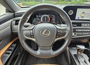 Lexus ES 300h Sedan / Limuzína 2,5 l 160 kw