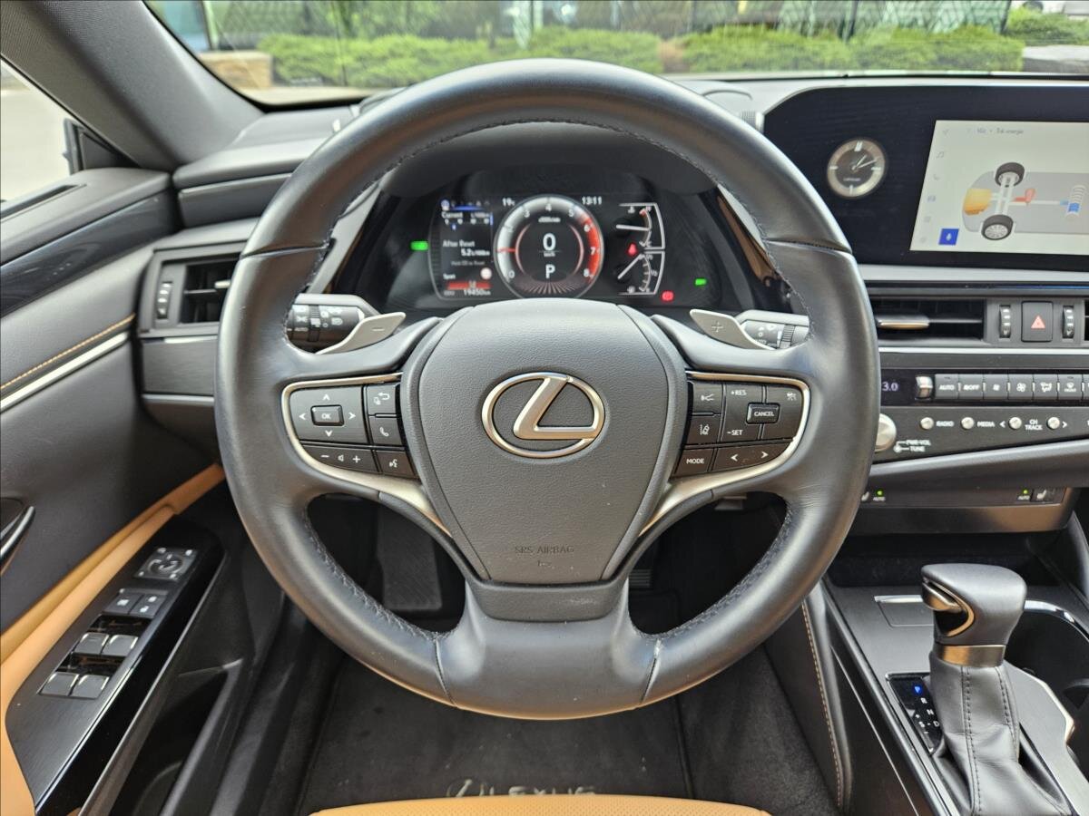 Lexus ES 300h Sedan / Limuzína 2,5 l 160 kw