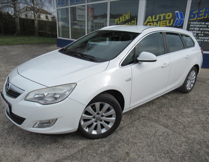 Opel Astra Kombi 2,0 l 121 kw