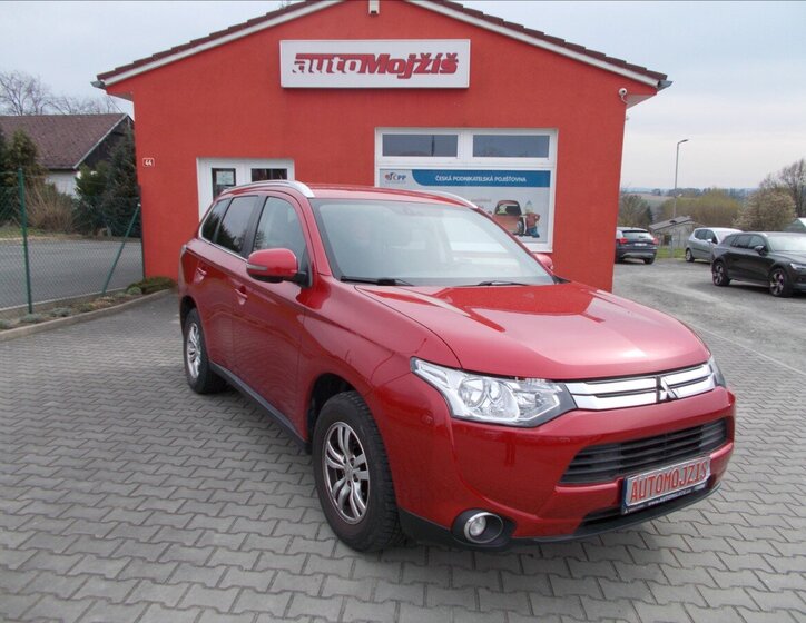 Mitsubishi Outlander SUV / Terénní 2,0 l 110 kw