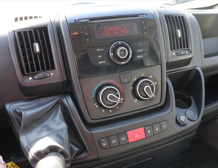 Peugeot Boxer Valník 2,2 l 88 kw