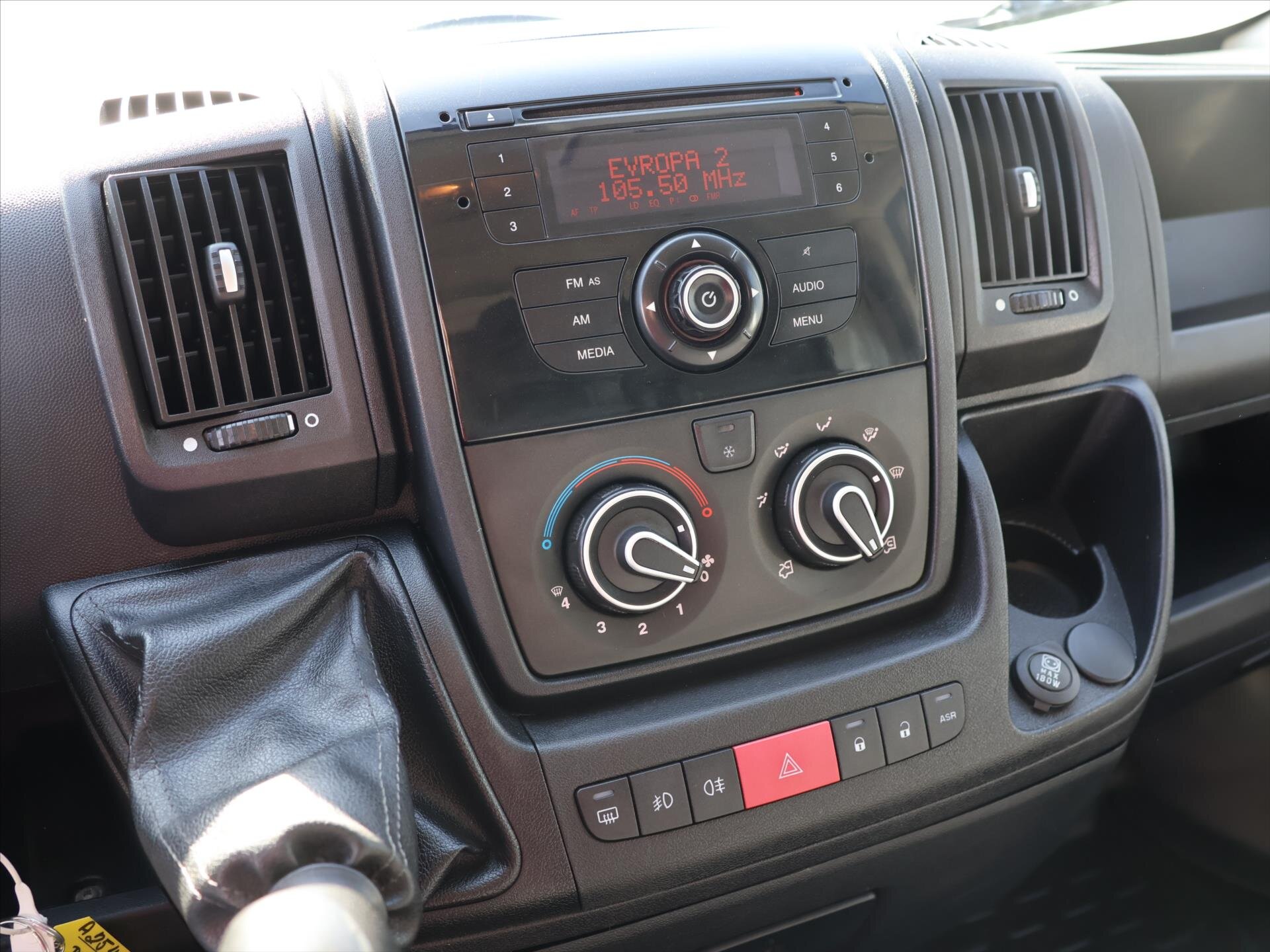 Peugeot Boxer Valník 2,2 l 88 kw