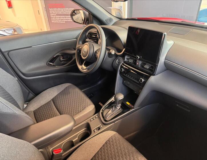 Toyota Yaris Cross 8