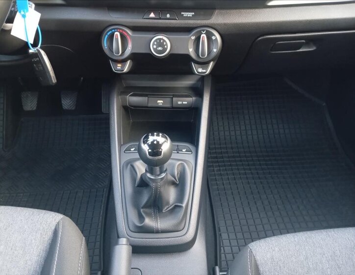 KIA Stonic SUV 1,2 l 62 kw