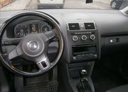 Volkswagen Touran 8