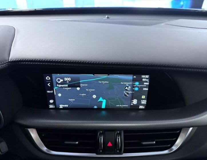 Alfa Romeo Stelvio 11