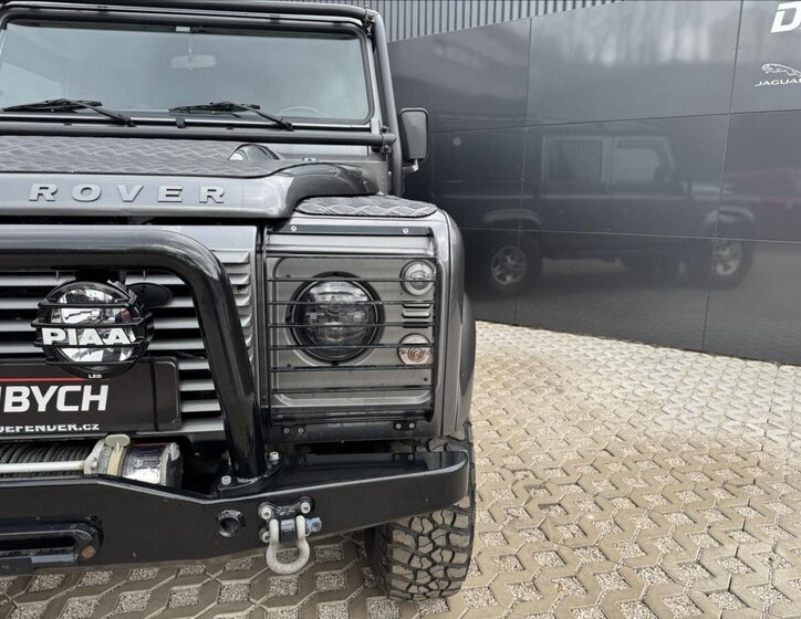 Land Rover Defender Skříň 2,2 l 90 kw
