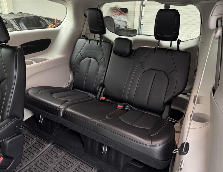 Chrysler Pacifica MPV 3,6 l 214 kw