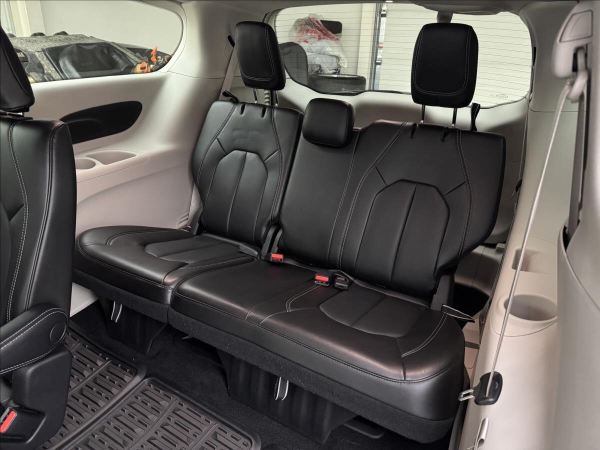 Chrysler Pacifica MPV 3,6 l 214 kw