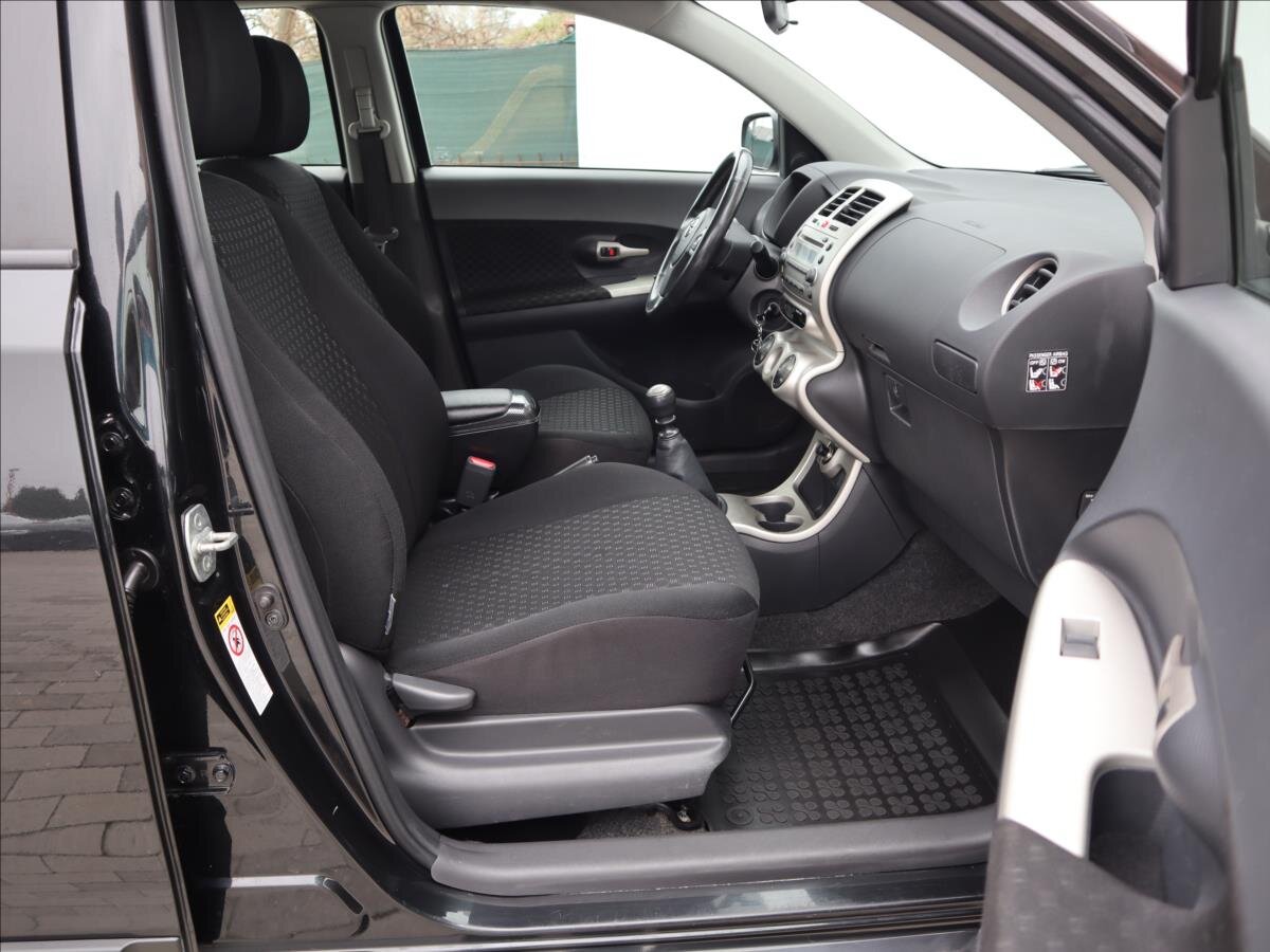 Toyota Urban Cruiser Hatchback 1,3 l 74 kw