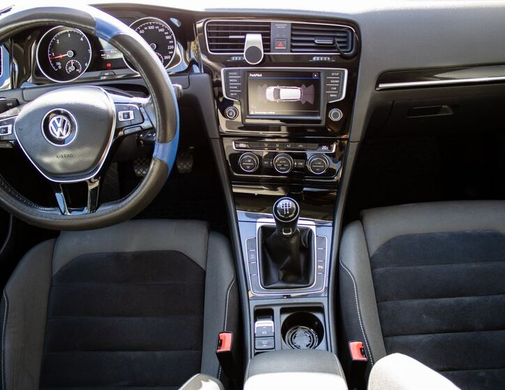 Volkswagen Golf 11