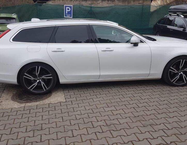 Volvo V90 9