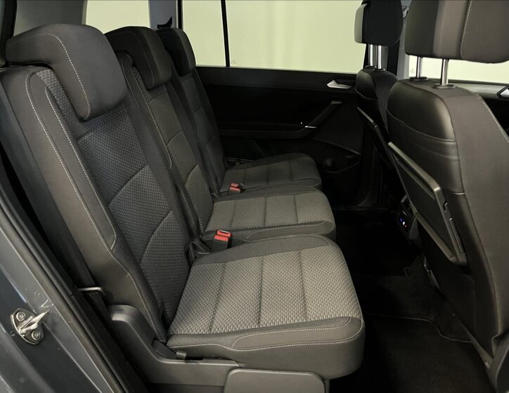 Volkswagen Touran 24